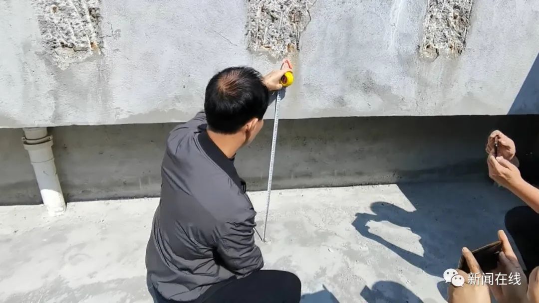 DƬ